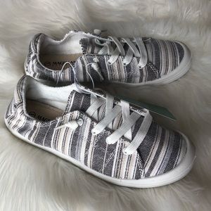 NWT Magellan Sneakers